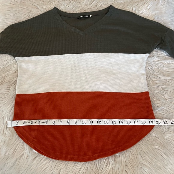 Colorblock Top | Boutique Brand - Picture 8 of 11